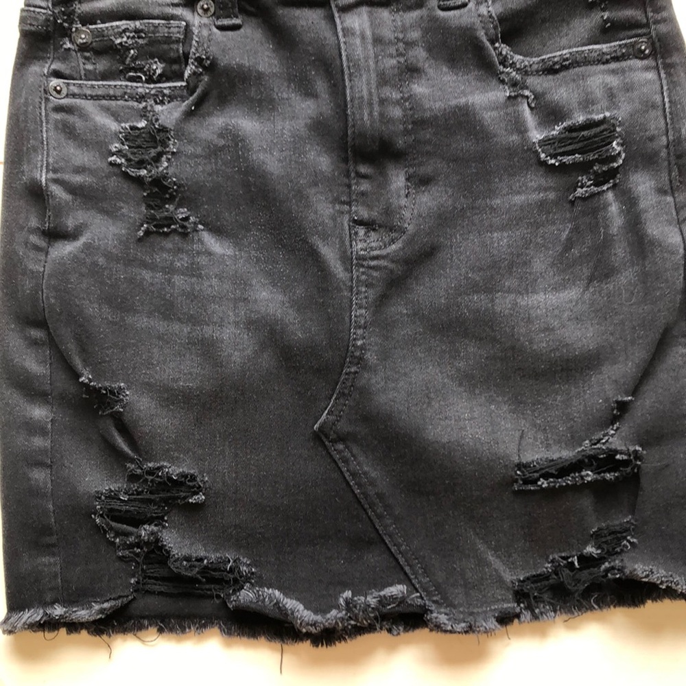 💃NWT!! American Eagle Black Distressed Denim Skirt - Picture 6 of 7